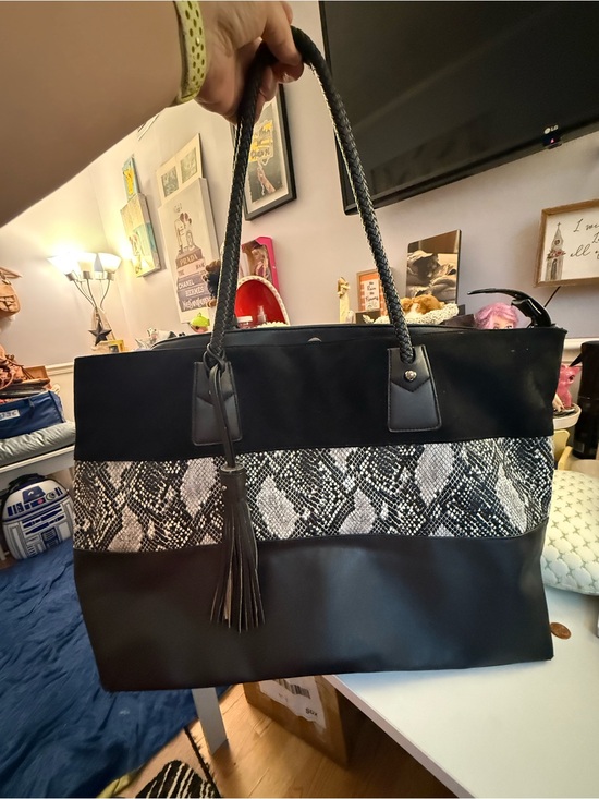 David Jones Handbags - David Jones Praises Black Tote Bag